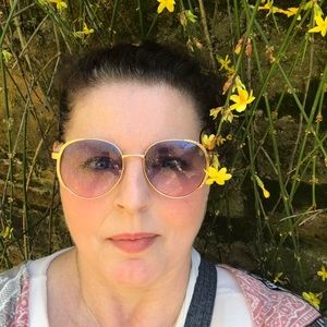 Meet your Posher, Sheila